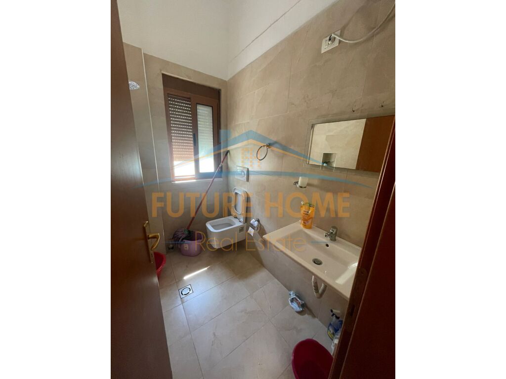 Shitet Apartament 1+1 Golem 62.000 Euro