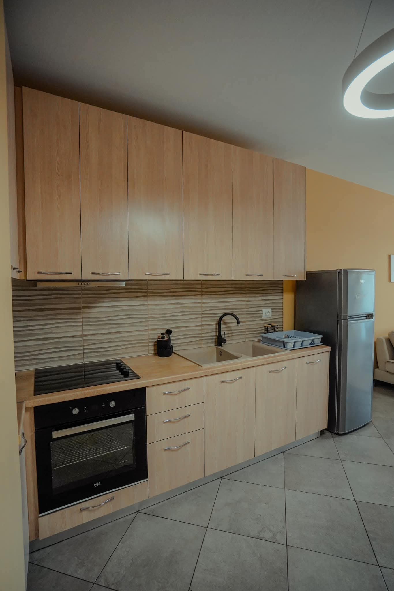 Jepet apartament 1+1 Me qera Perball SPAK !