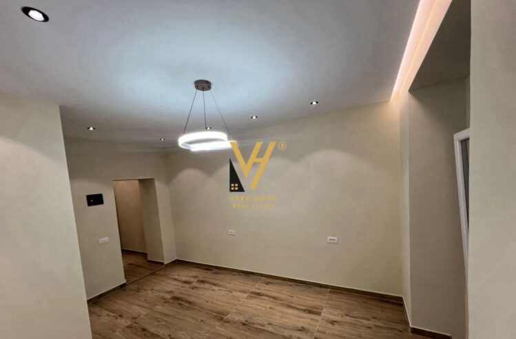 ZYRE 30 M2 ME QIRA TE RRUGA MYSLYM SHYRI 800 EURO