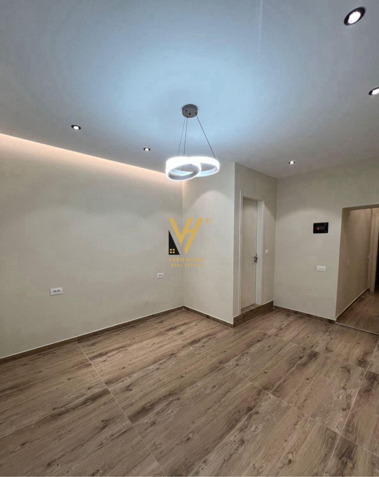 ZYRE 30 M2 ME QIRA TE RRUGA MYSLYM SHYRI 800 EURO