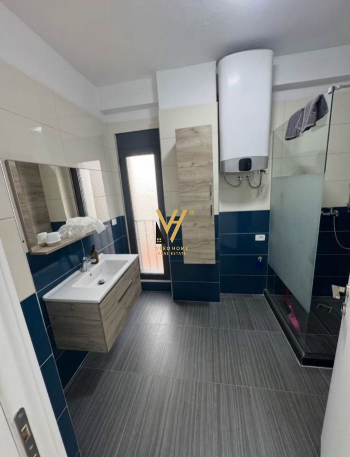 ZYRE 107 M2 ME QIRA TE RRUGA E ELBASANIT 900 EURO