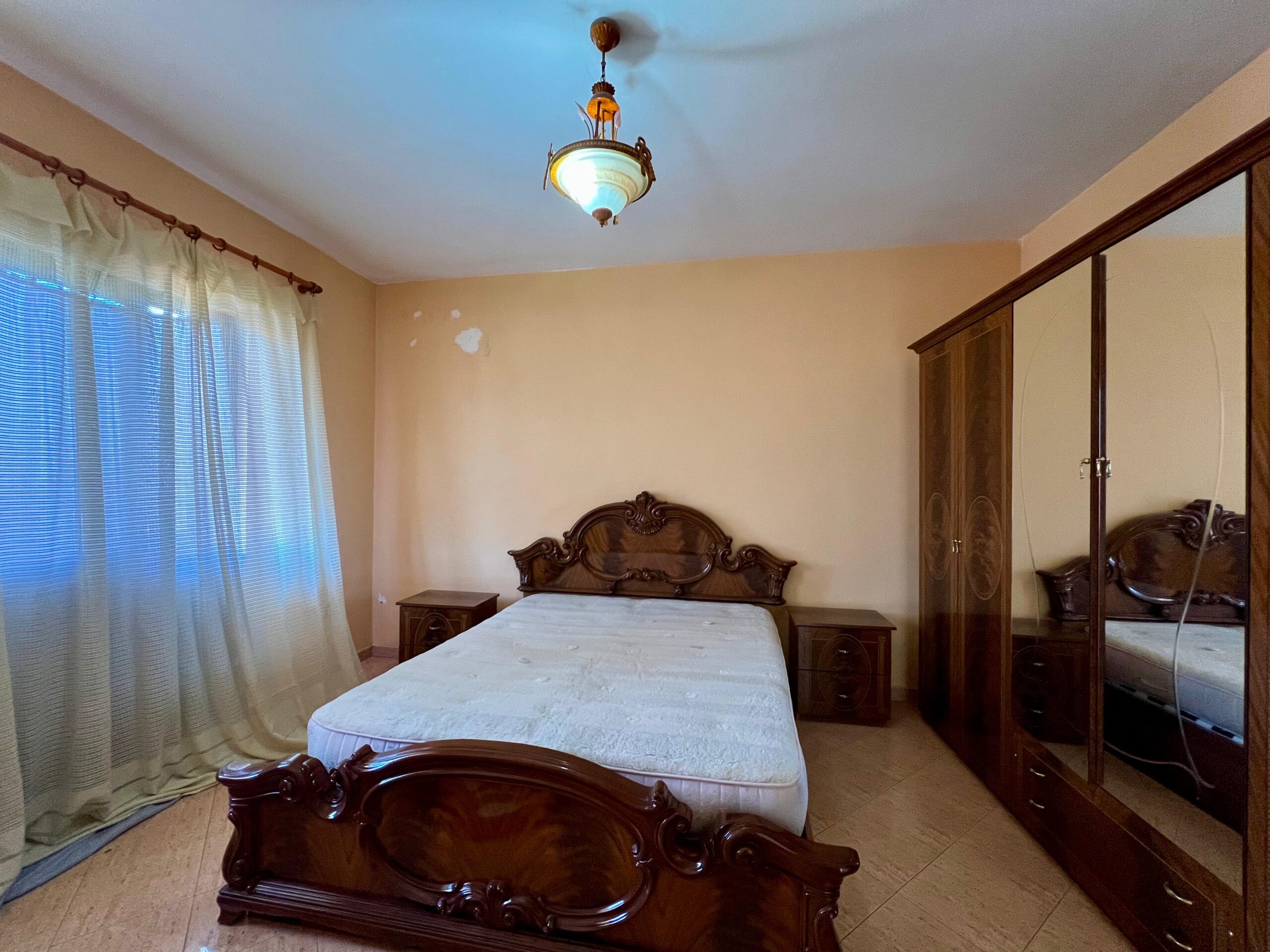 Qira, Shtëpi Private 3-Katëshe “Fresk”, Tiranë.