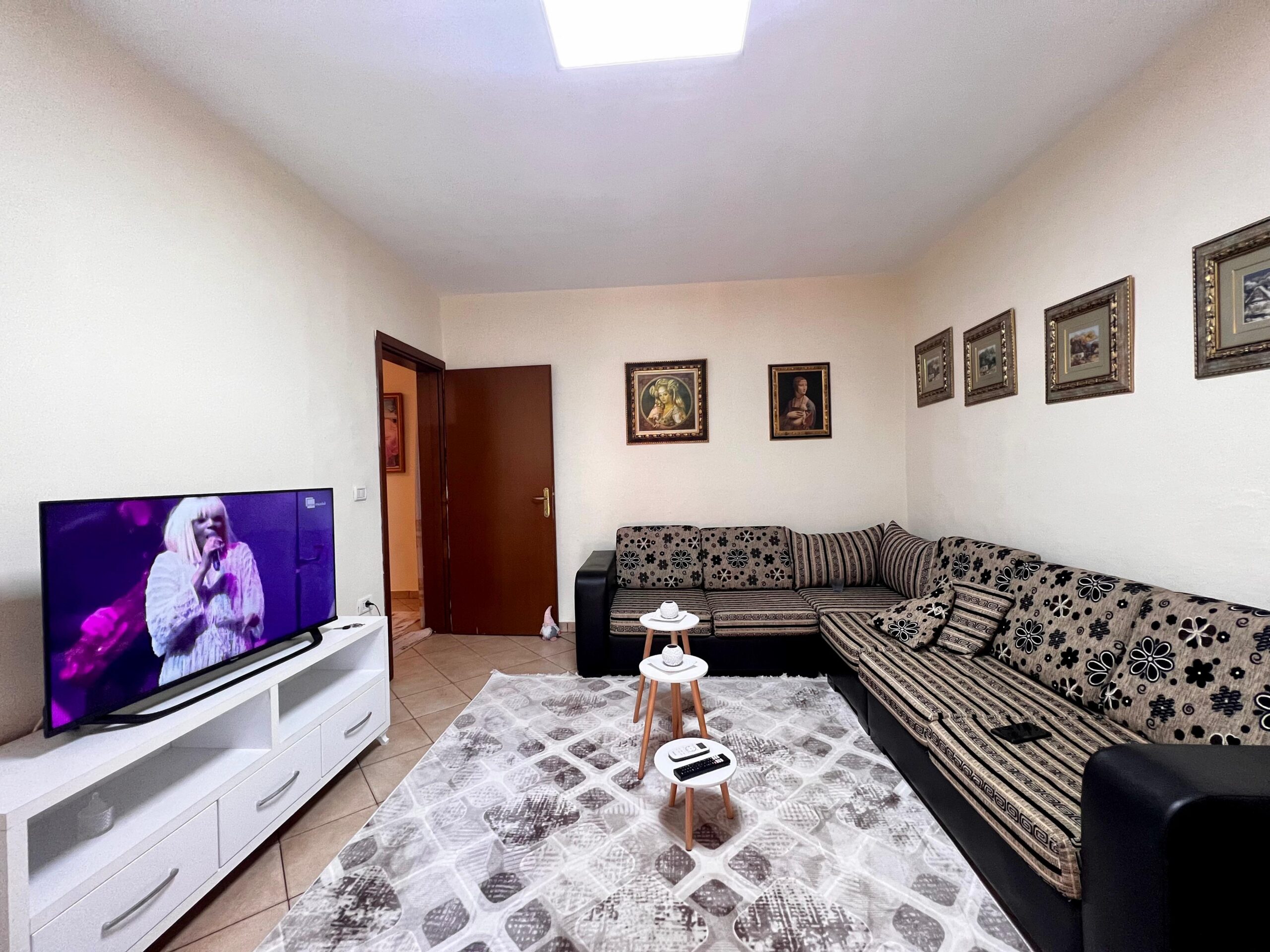 Jepet me qira, Apartament 1+1, ”21 Dhjetori” , Tir