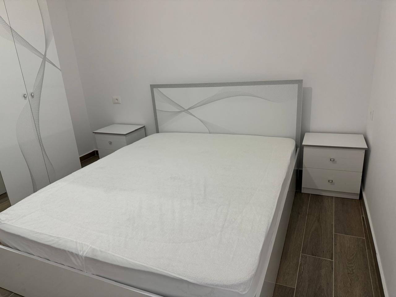 Jap apartament 1+1 me qera ditore ne Himare