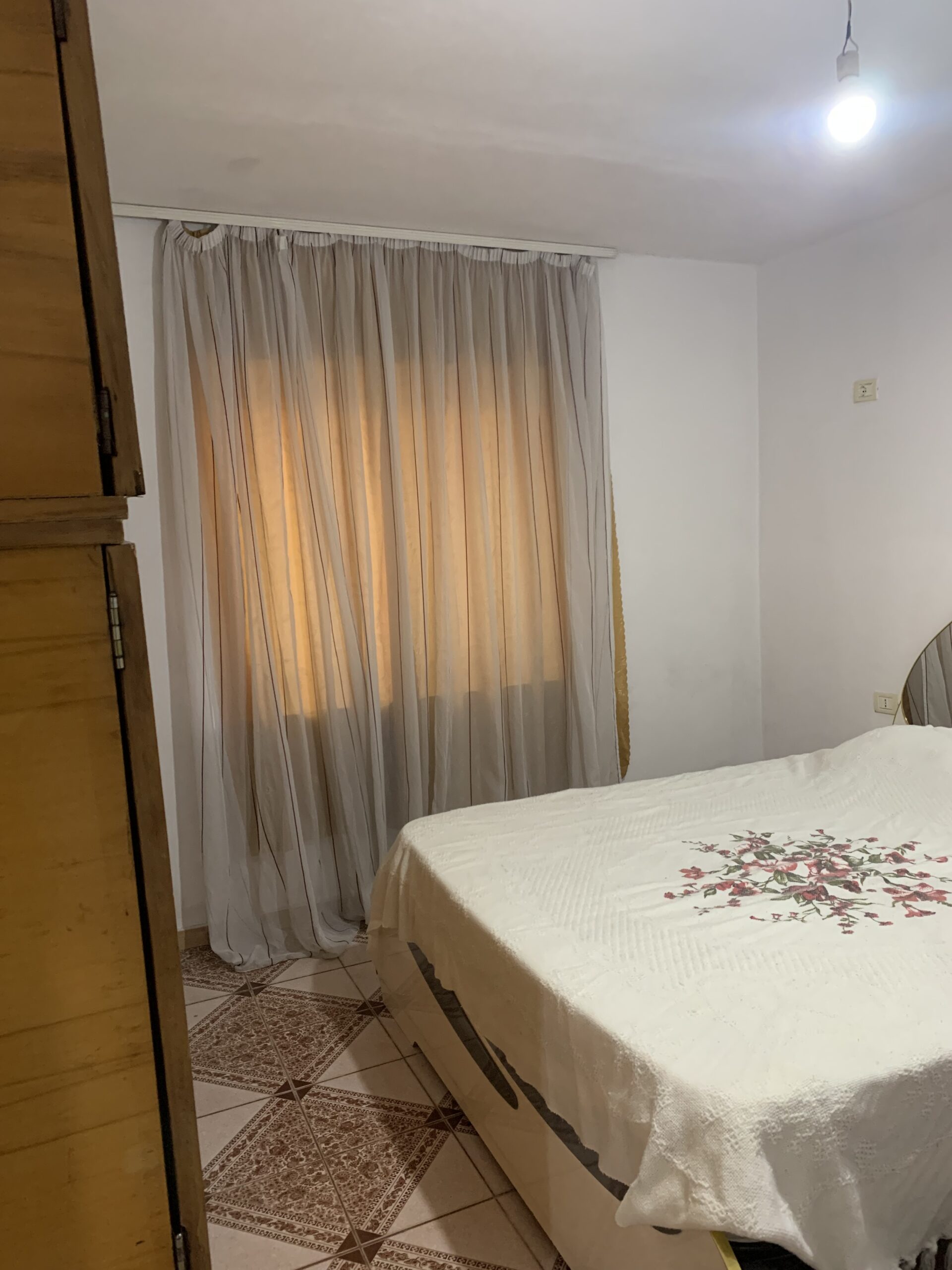 Jepet me qera 1+1+aneks e mobiluar 300 ero