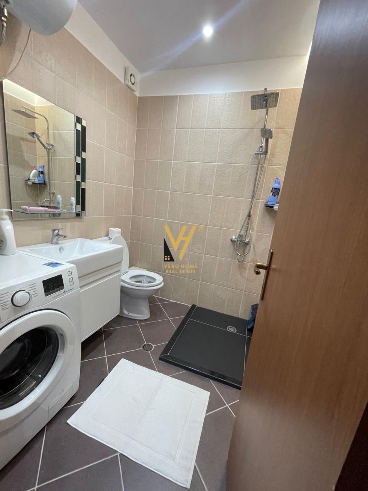 2+1+BLK ME QIRA NE ASTIR 600 EURO