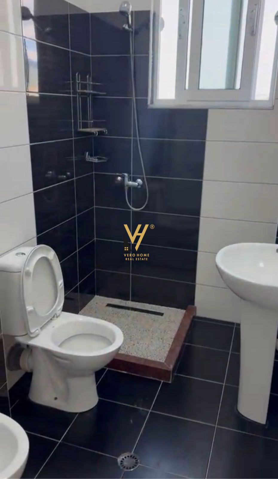 ZYRE 75 M2 ME QIRA TE 5 MAJI 350 EURO