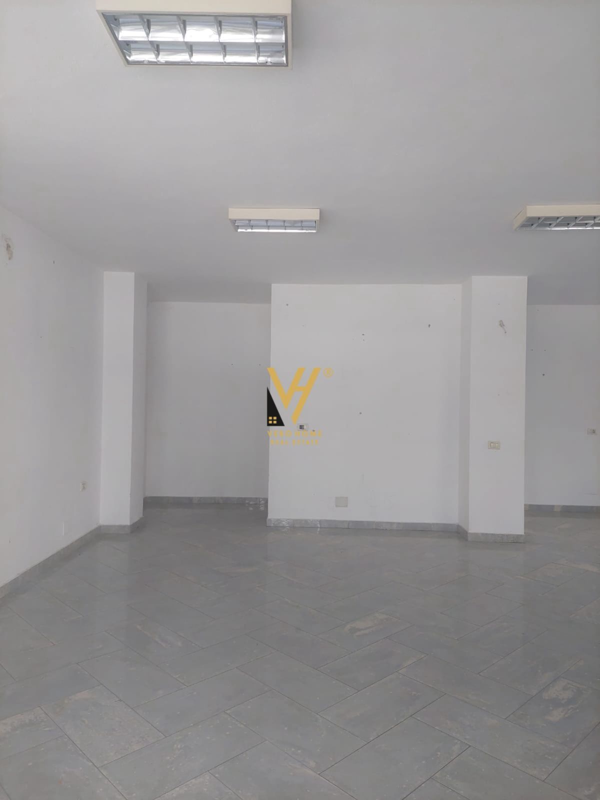 DYQAN 70 M2 ME QIRA TE KOMUNA E PARISIT 1.000 EURO