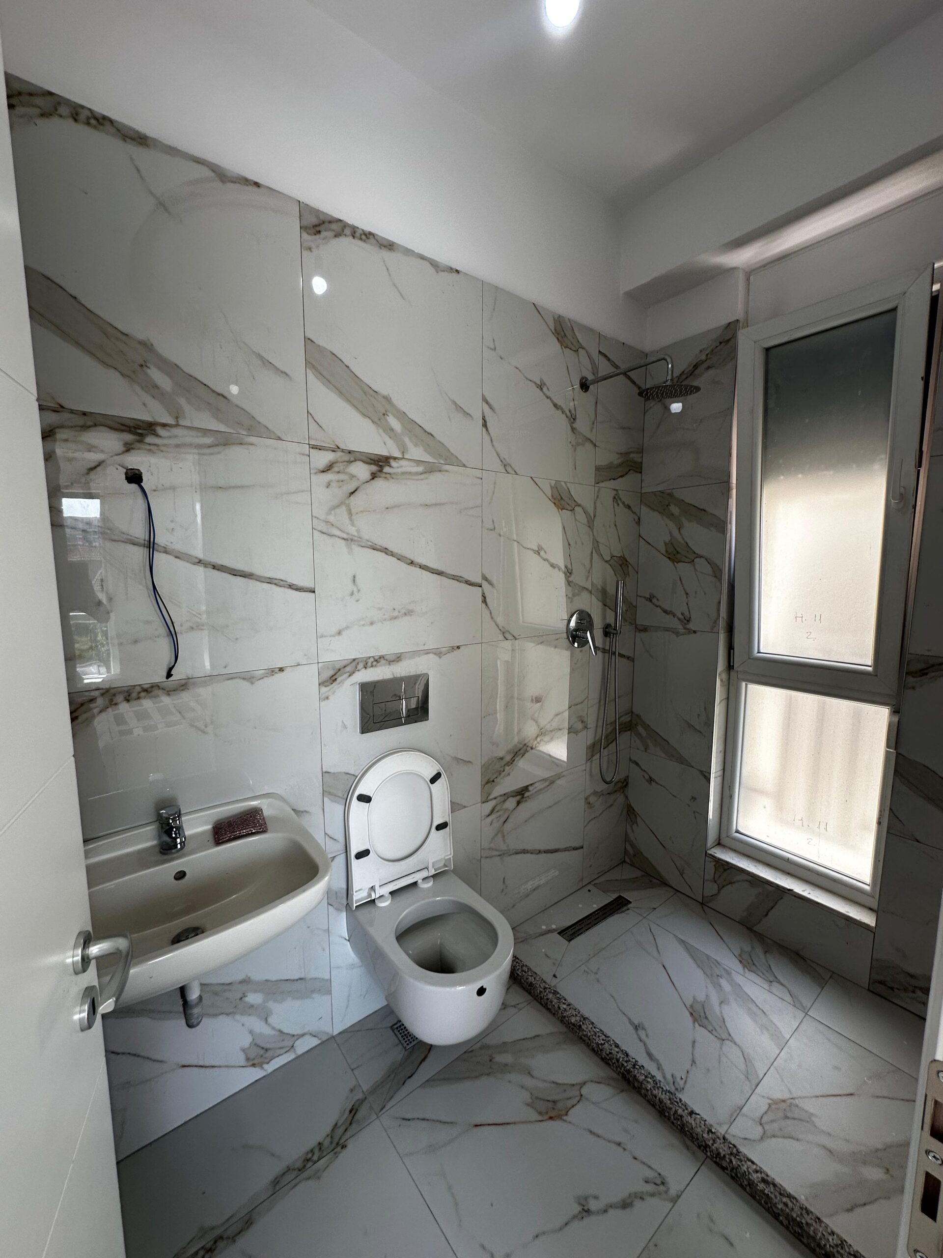 Jepet apartament 2+1 me qera Ish Fusha Aviacionit