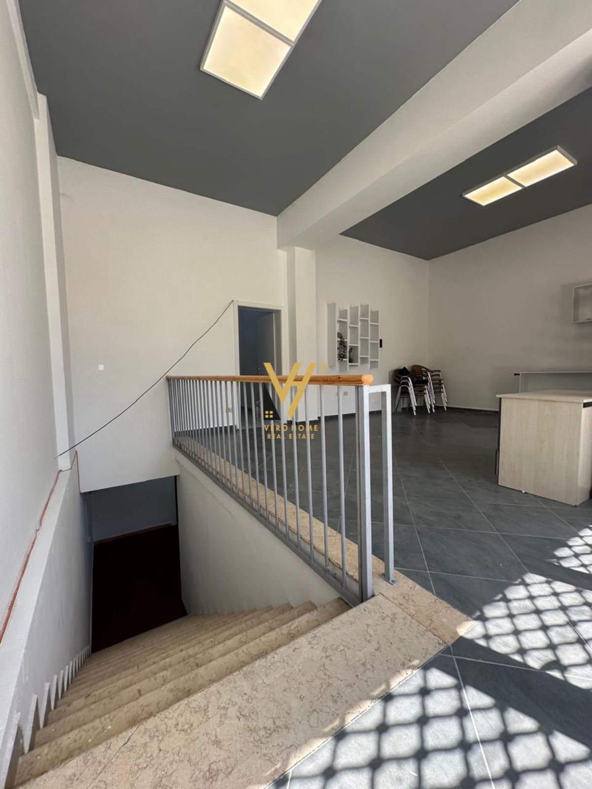 AMBJENT 386 M2 TE SHKOLLA E KUQE 350.000 EURO