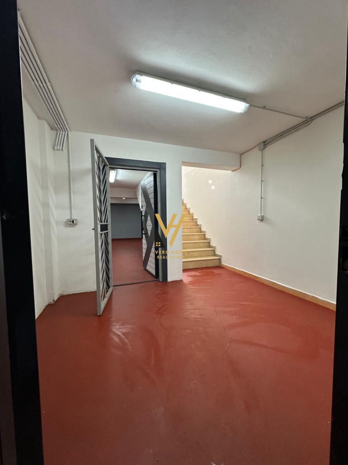 AMBJENT 386 M2 TE SHKOLLA E KUQE 350.000 EURO