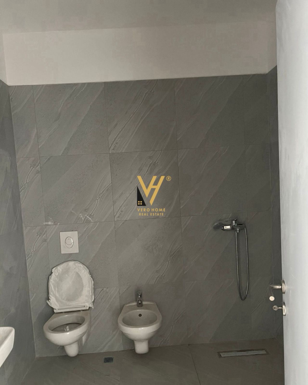 ZYRE 122 M2 ME QIRA TE BLV “MIGJENI”, ASTIR 600 EU