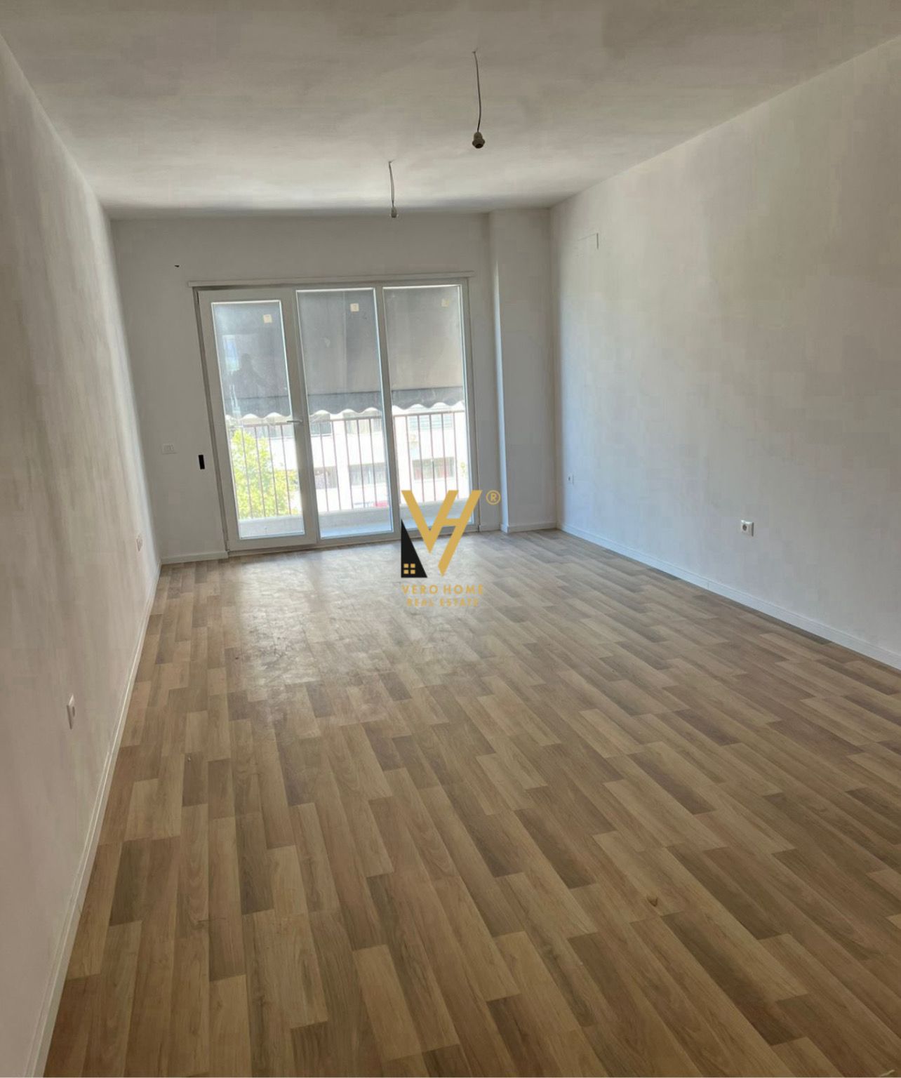 ZYRE 122 M2 ME QIRA TE BLV “MIGJENI”, ASTIR 600 EU