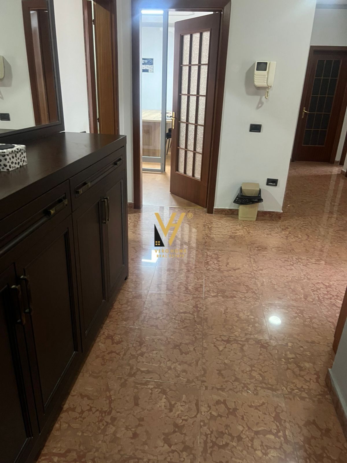 ZYRE 160 M2 TE BULEVARDI ZOGU I PARË 1.200 EURO