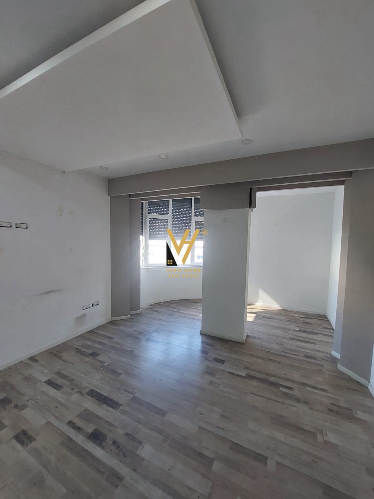 ZYRE 110 M2 ME QERA TE SHESHI WILLSON 1.400 EURO