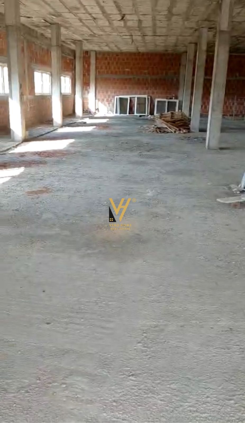 MAGAZINE 880 M2 ME QIRA NE VORE 2.200 EURO