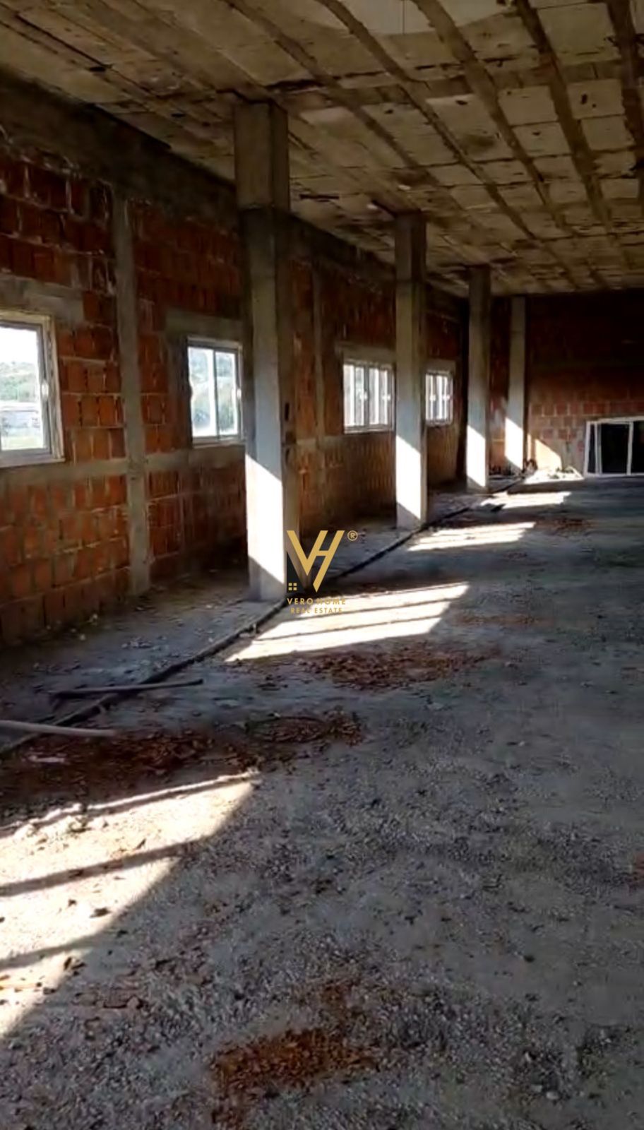 MAGAZINE 880 M2 ME QIRA NE VORE 2.200 EURO