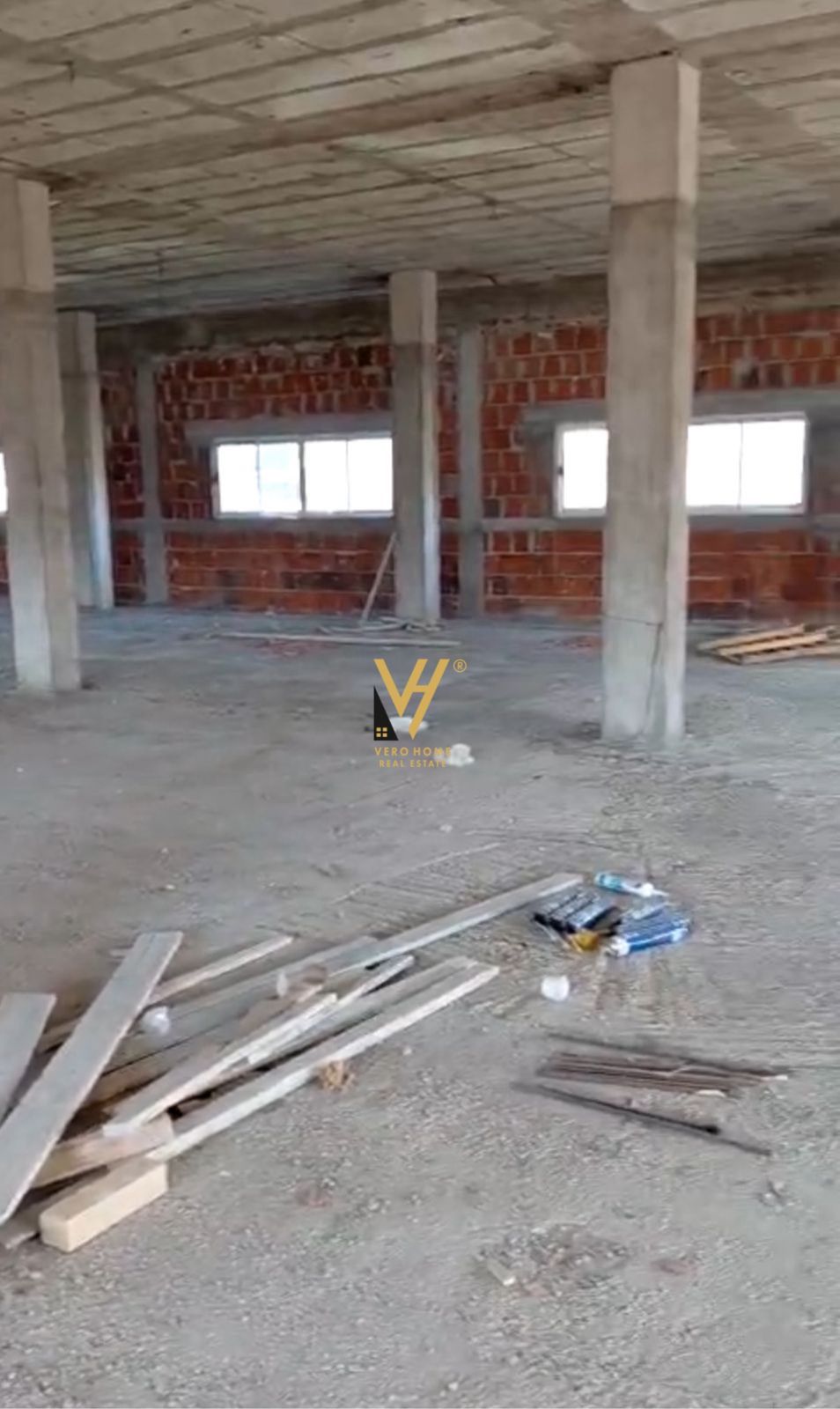 MAGAZINE 880 M2 ME QIRA NE VORE 2.200 EURO