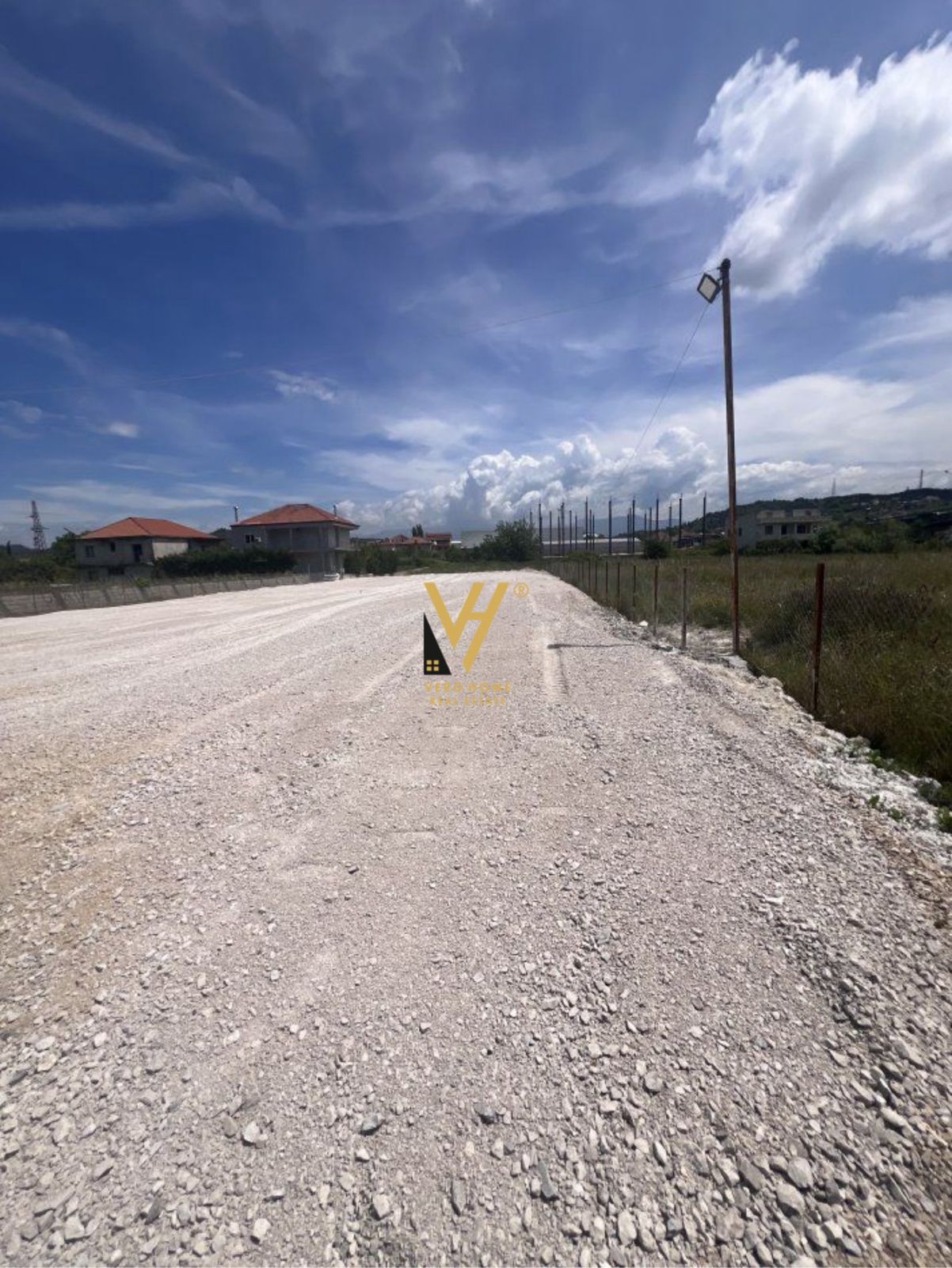 TOKE 2.500 M2 ME QERA NE VORE 1.500 EURO