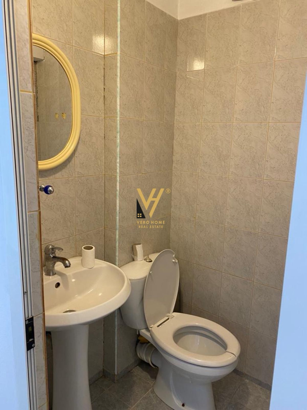 AMBIENTME QIRA PRANË MUZEUT KOMBËTAR 1.500 EURO