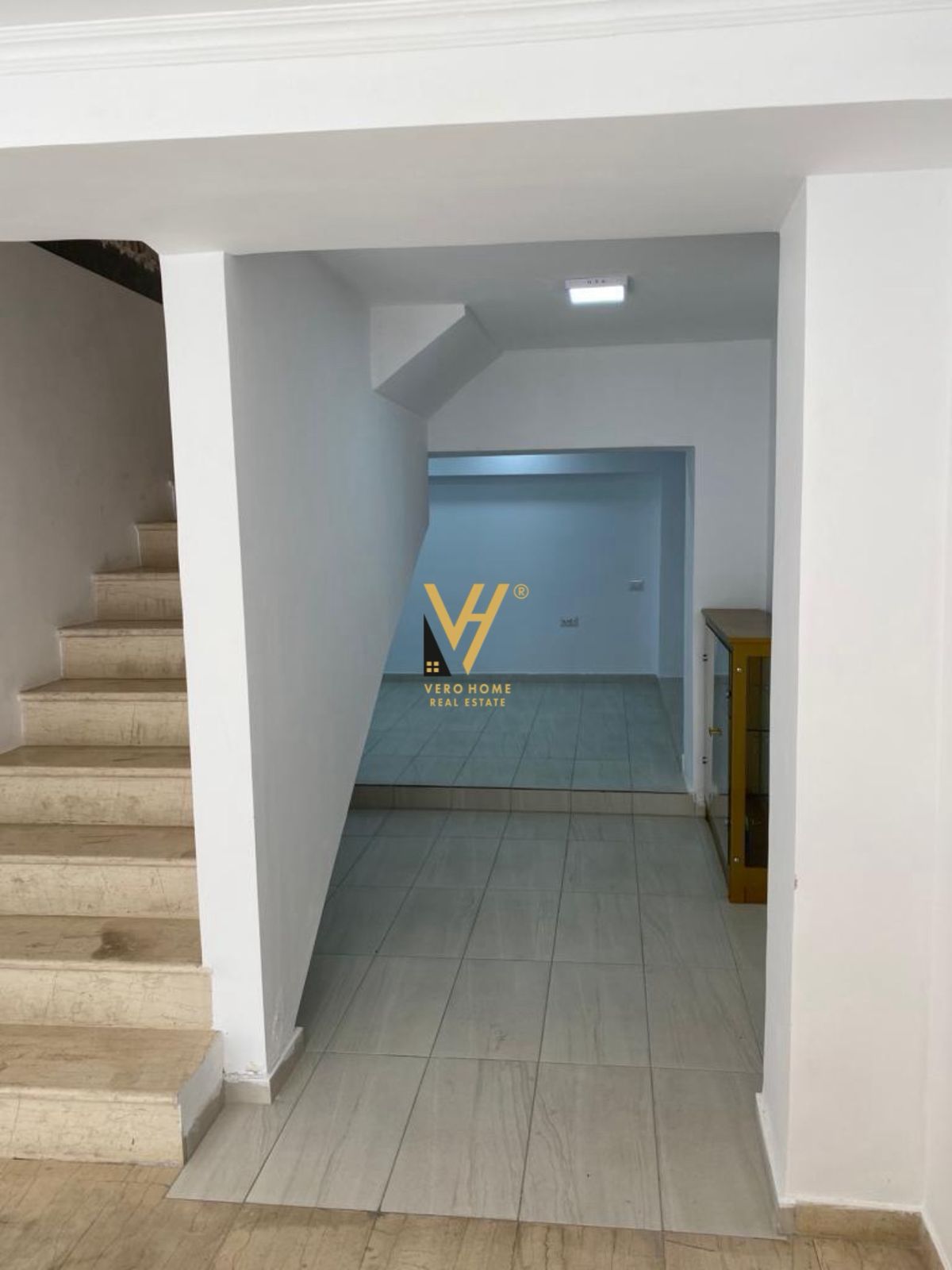 AMBIENTME QIRA PRANË MUZEUT KOMBËTAR 1.500 EURO