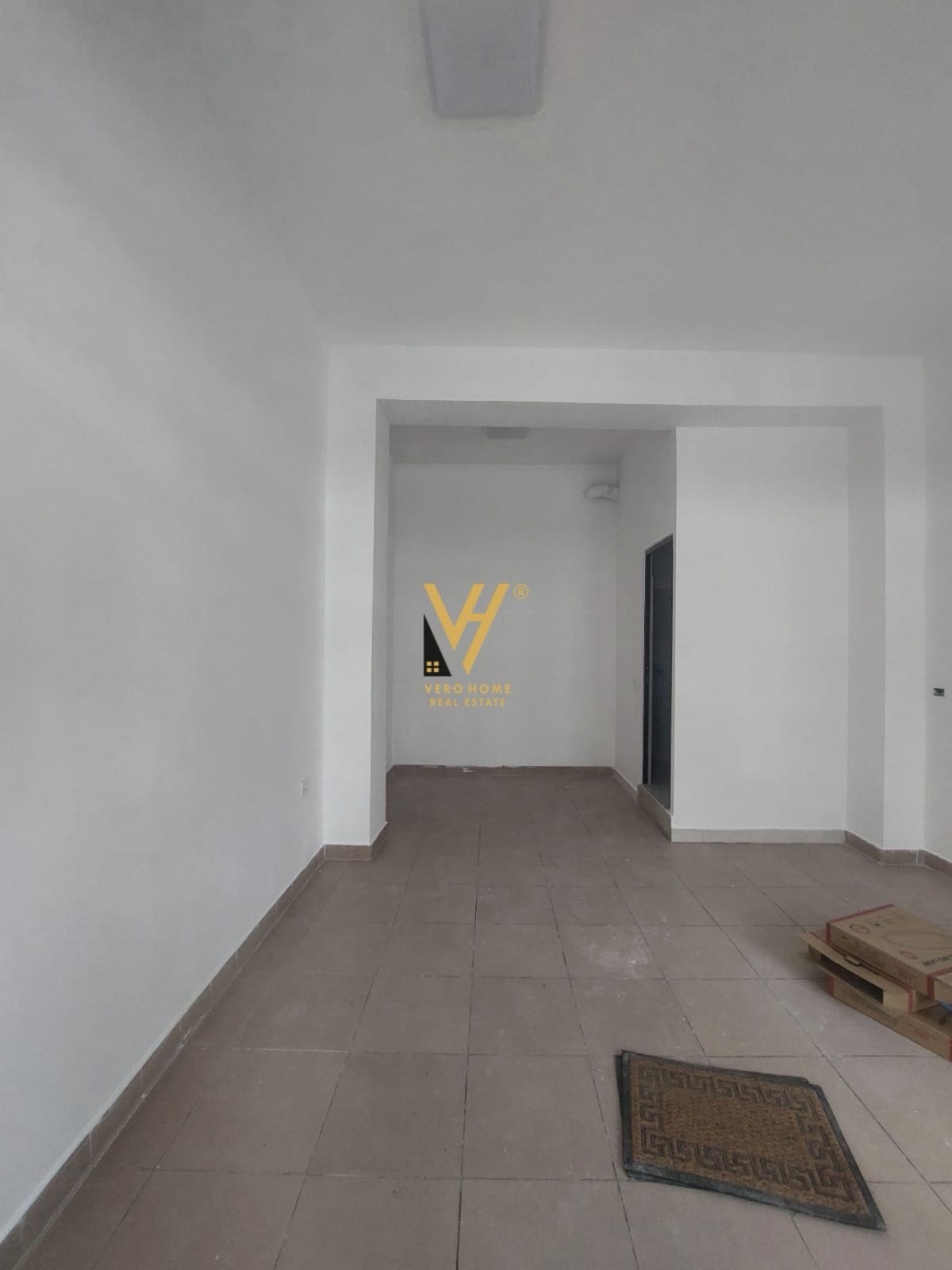 ZYRE 25 M2 ME QERA TE DONIKA CENTER 30.000 LEKE