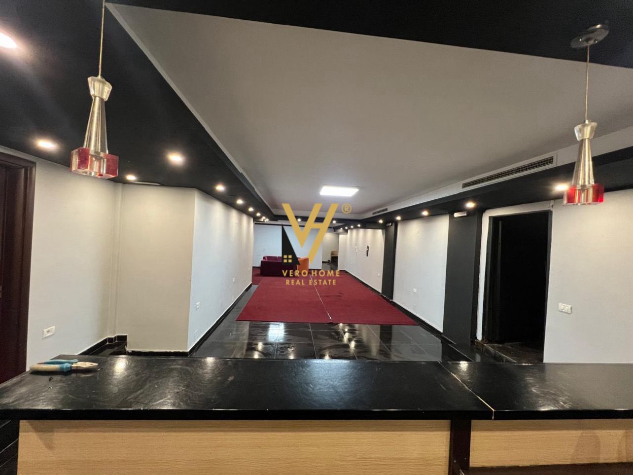 AMBIENT BIZNESI 150 M2 ME QERA 5 MAJI 800 EURO