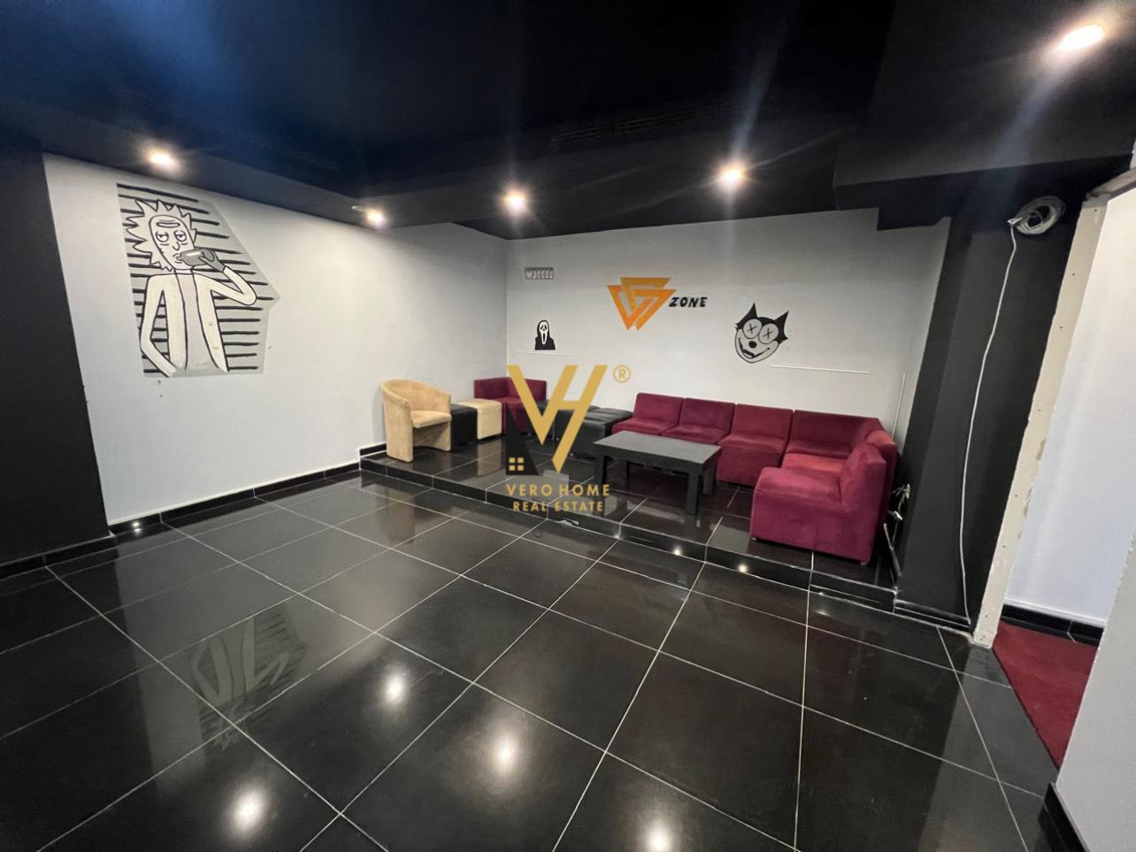 AMBIENT BIZNESI 150 M2 ME QERA 5 MAJI 800 EURO