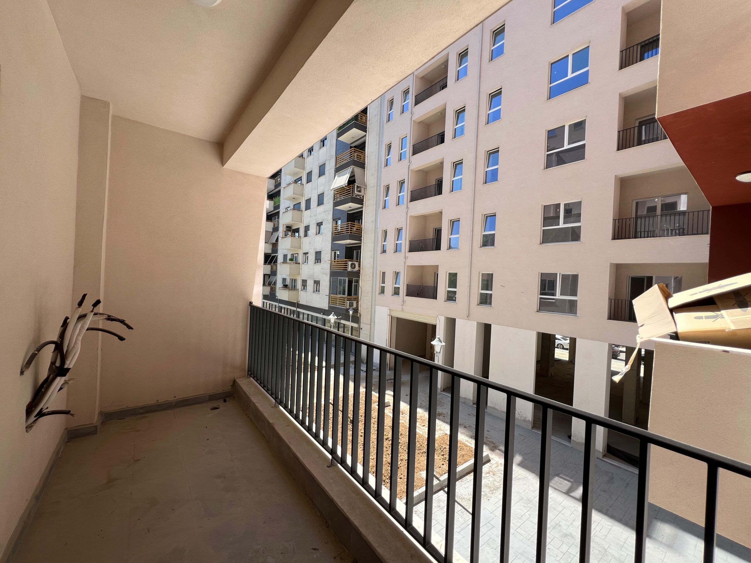 Shitet, Apartament 2+1 “Laprakë”,Tiranë.