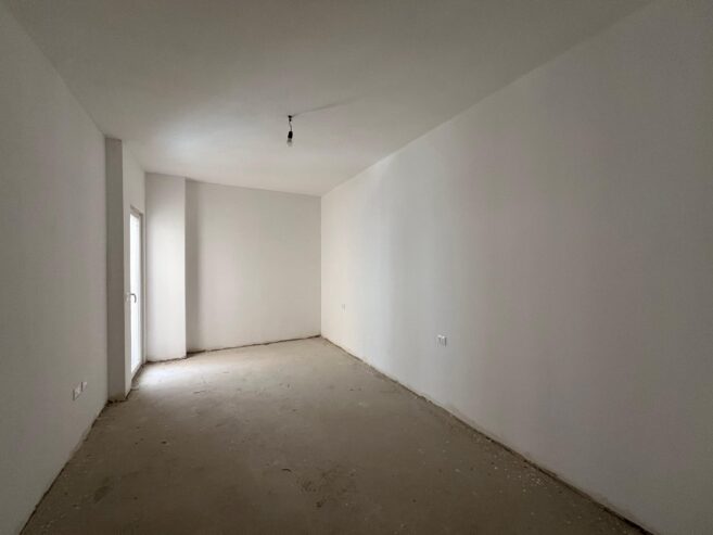 Shitet, Apartament 2+1 “Laprakë”,Tiranë.