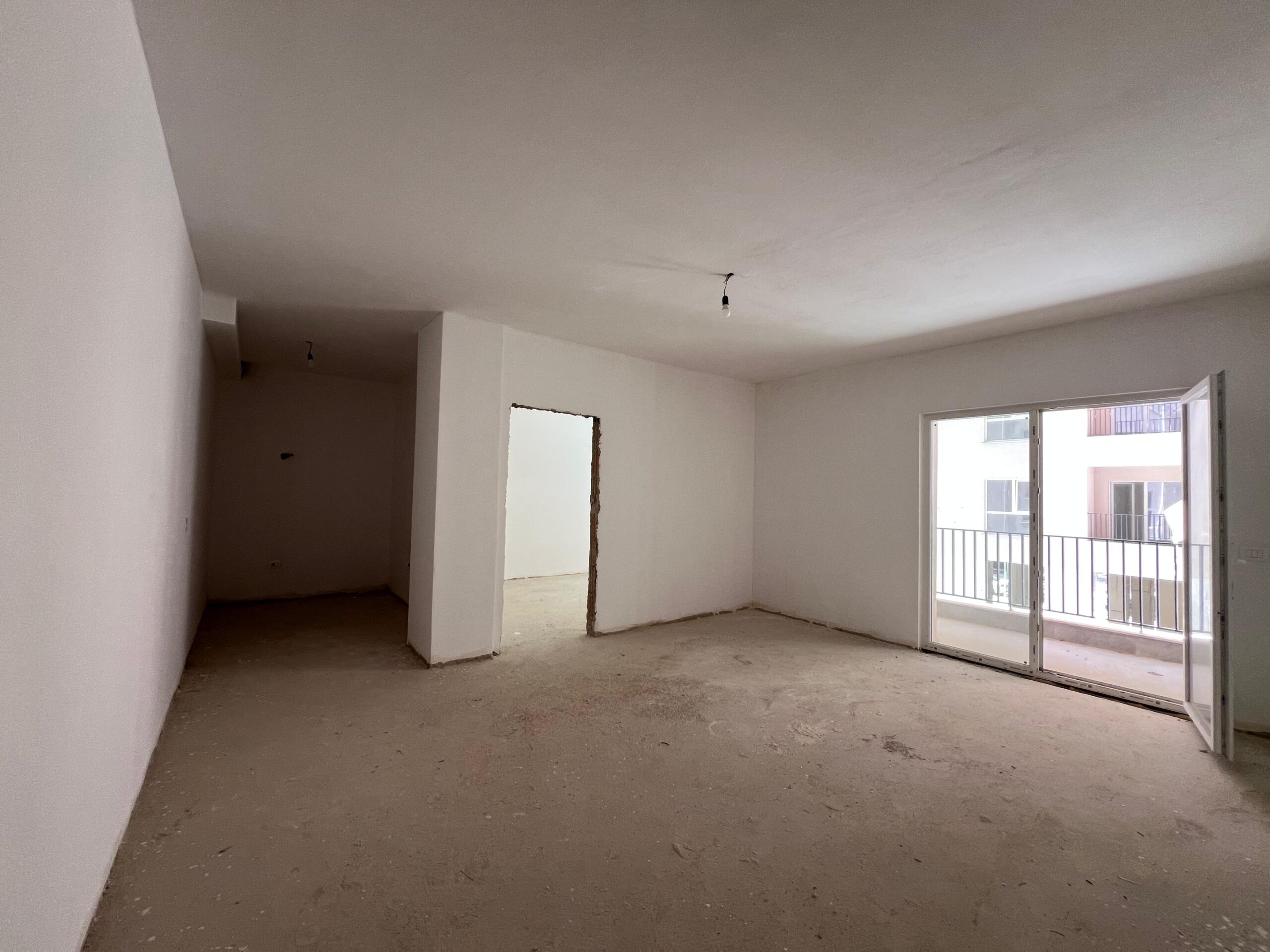 Shitet, Apartament 2+1 “Laprakë”,Tiranë.