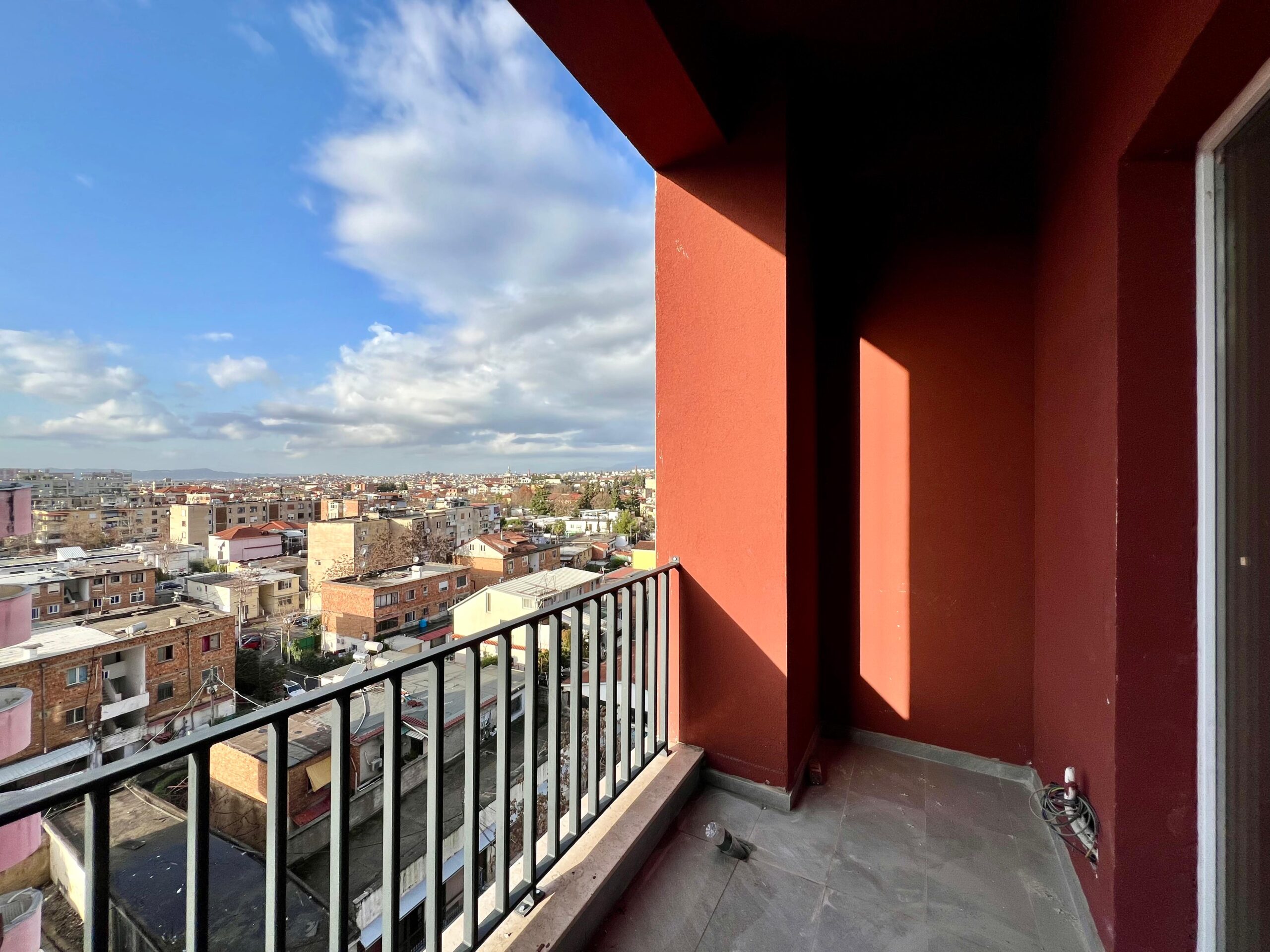 Shitet, Apartament 2+1+2 “Laprakë”,Tiranë. 171500€