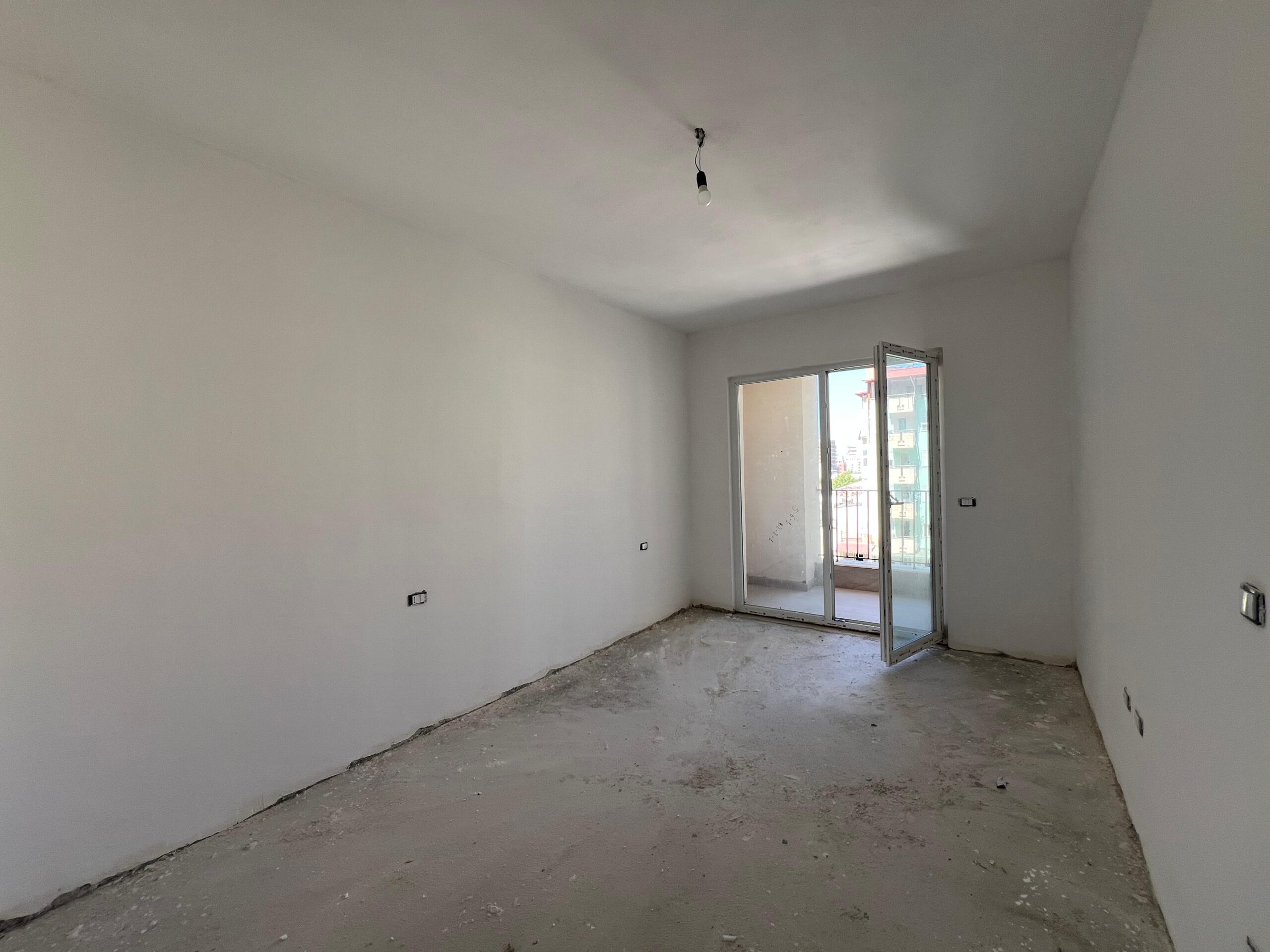 Shitet, Apartament 1+1 “Laprakë”,Tiranë.110240€