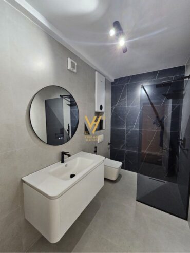 ZYRE 130 M2 ME QERA NE QENDER 1.300 EURO