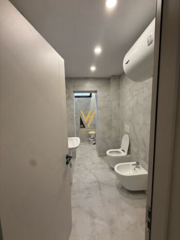 AMBIENT BIZNESI 80 M2 ME QERA NE BLLOK 1.500 EURO