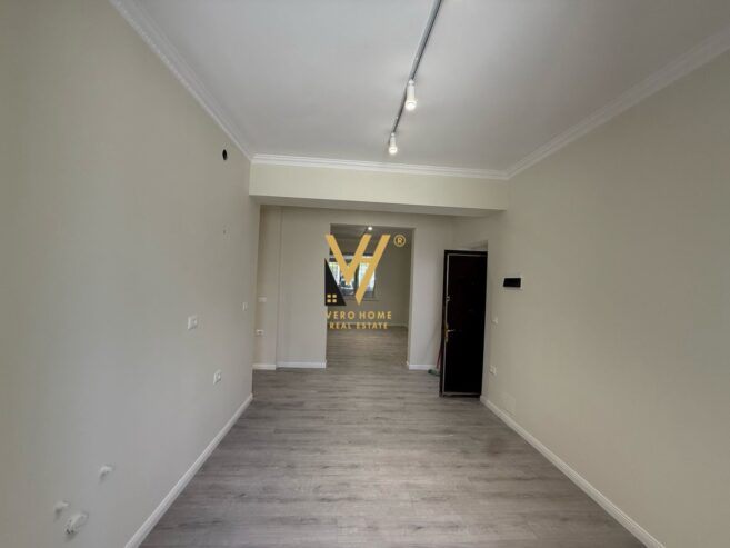 AMBIENT BIZNESI 80 M2 ME QERA NE BLLOK 1.500 EURO