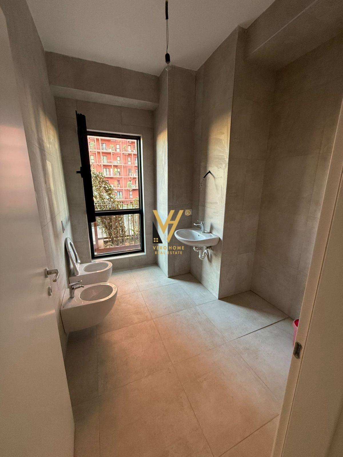 ZYRE 113 M2 ME QIRA TE GARDEN BUILDING 1.300 EURO