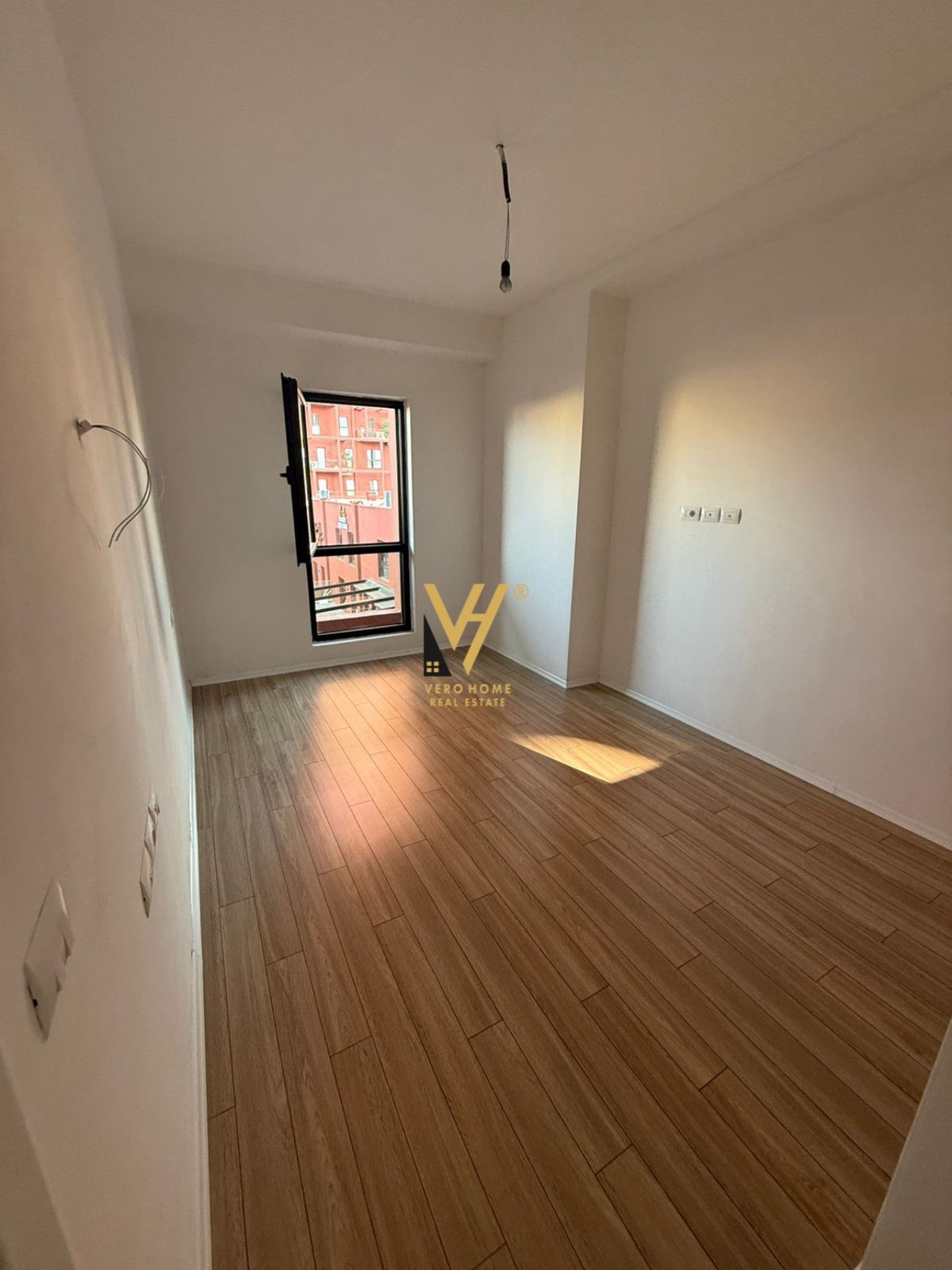 ZYRE 113 M2 ME QIRA TE GARDEN BUILDING 1.300 EURO