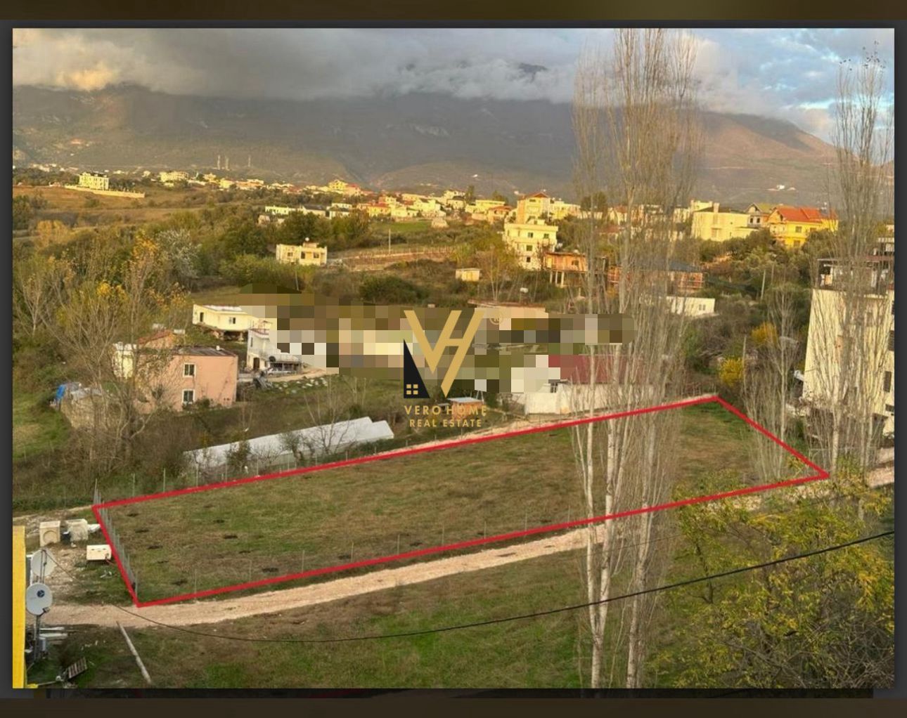 TOKE 1.300 M2 ME QERA NE SAUK 700 EURO