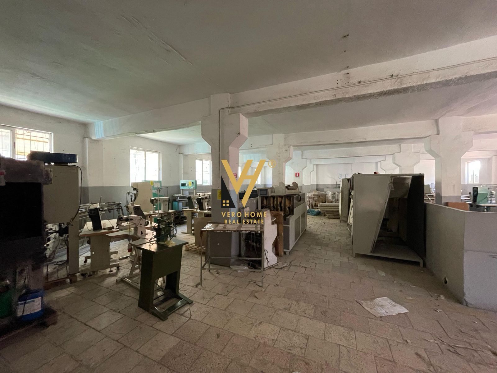 MAGAZINE 400 M2 ME QERA NE ALLIAS 1.200 EURO