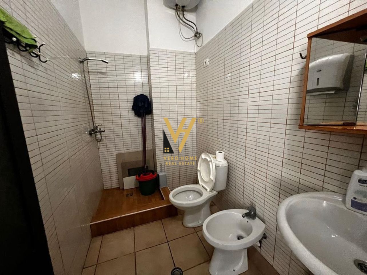 ZYRE 100 M2 ME QIRA TE KOMUNA PARISIT 90.000 LEKE