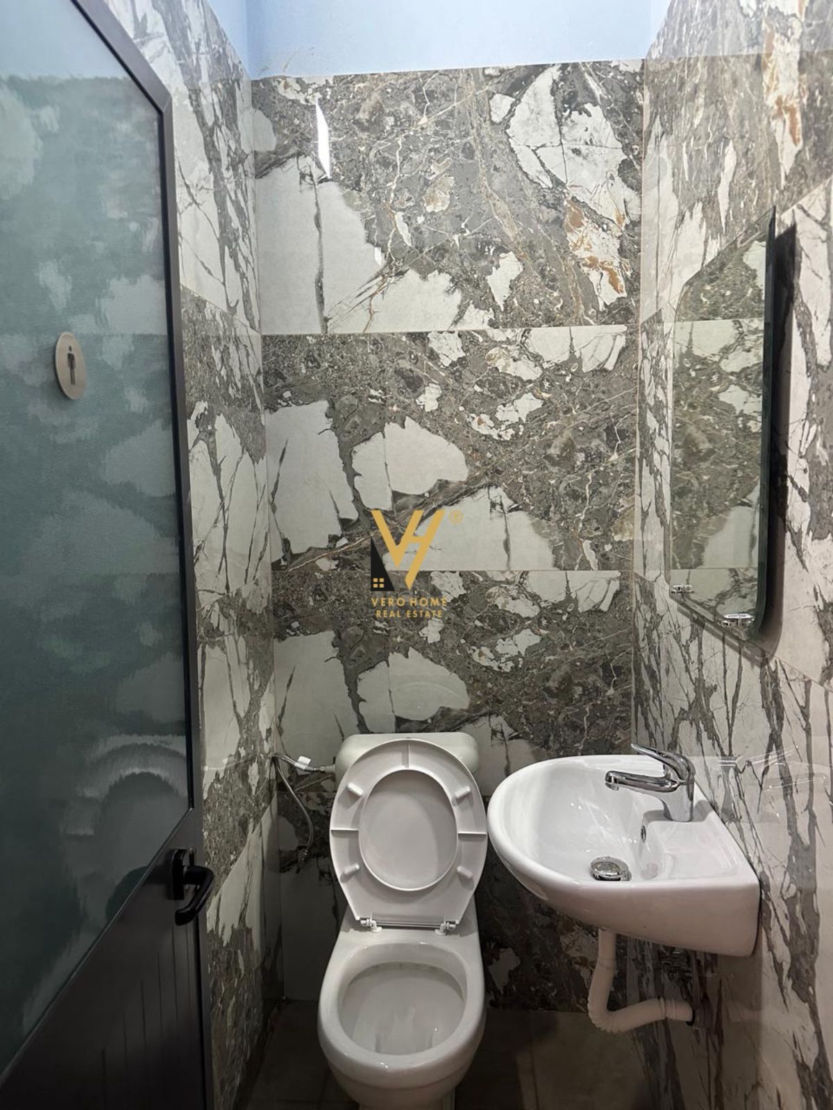 ZYRE 100 M2 ME QIRA TE KOMUNA PARISIT 90.000 LEKE