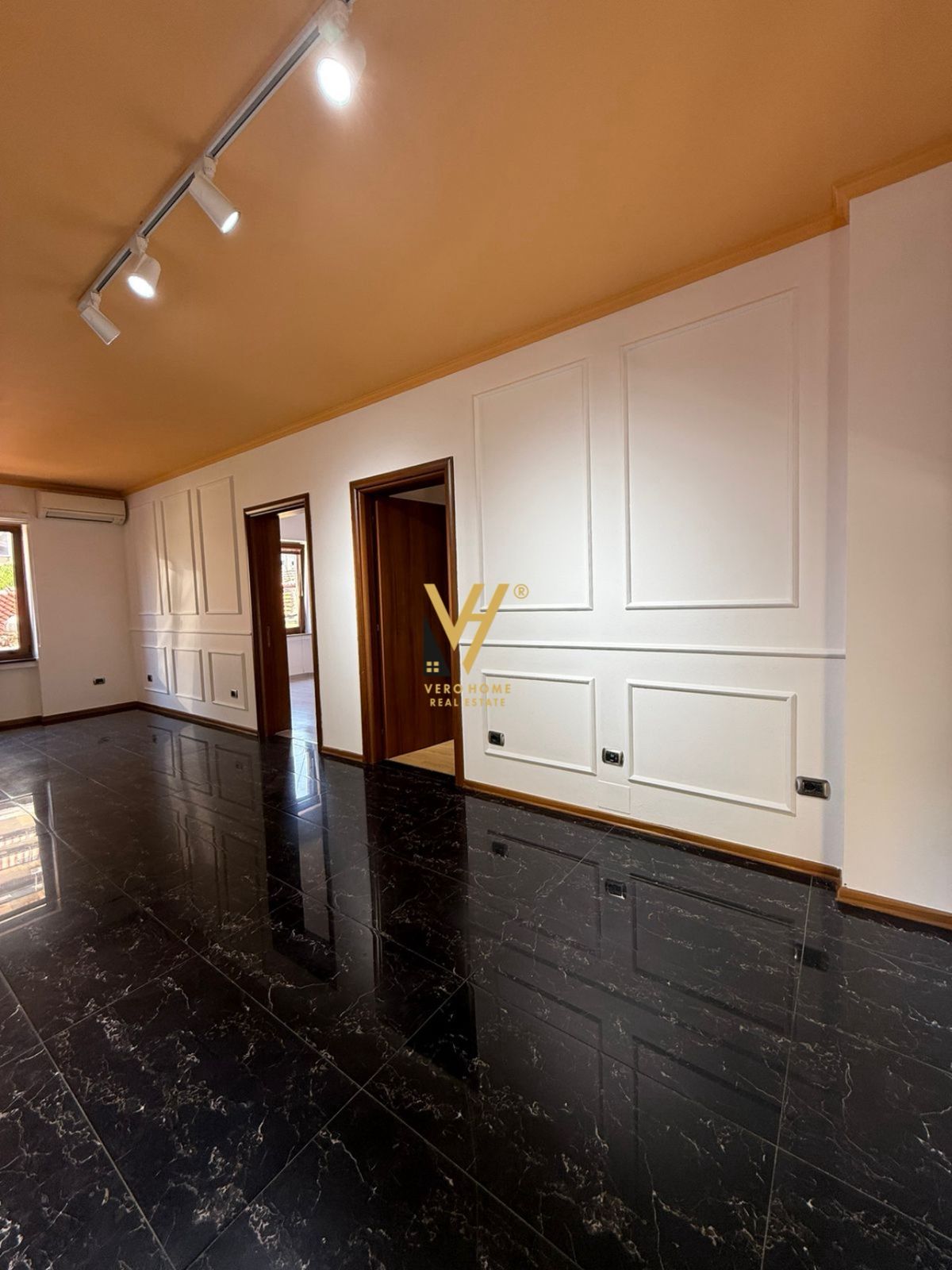 ZYRE 74M2 ME QERA TE RRUGA E DURRESIT 73.000 LEKE