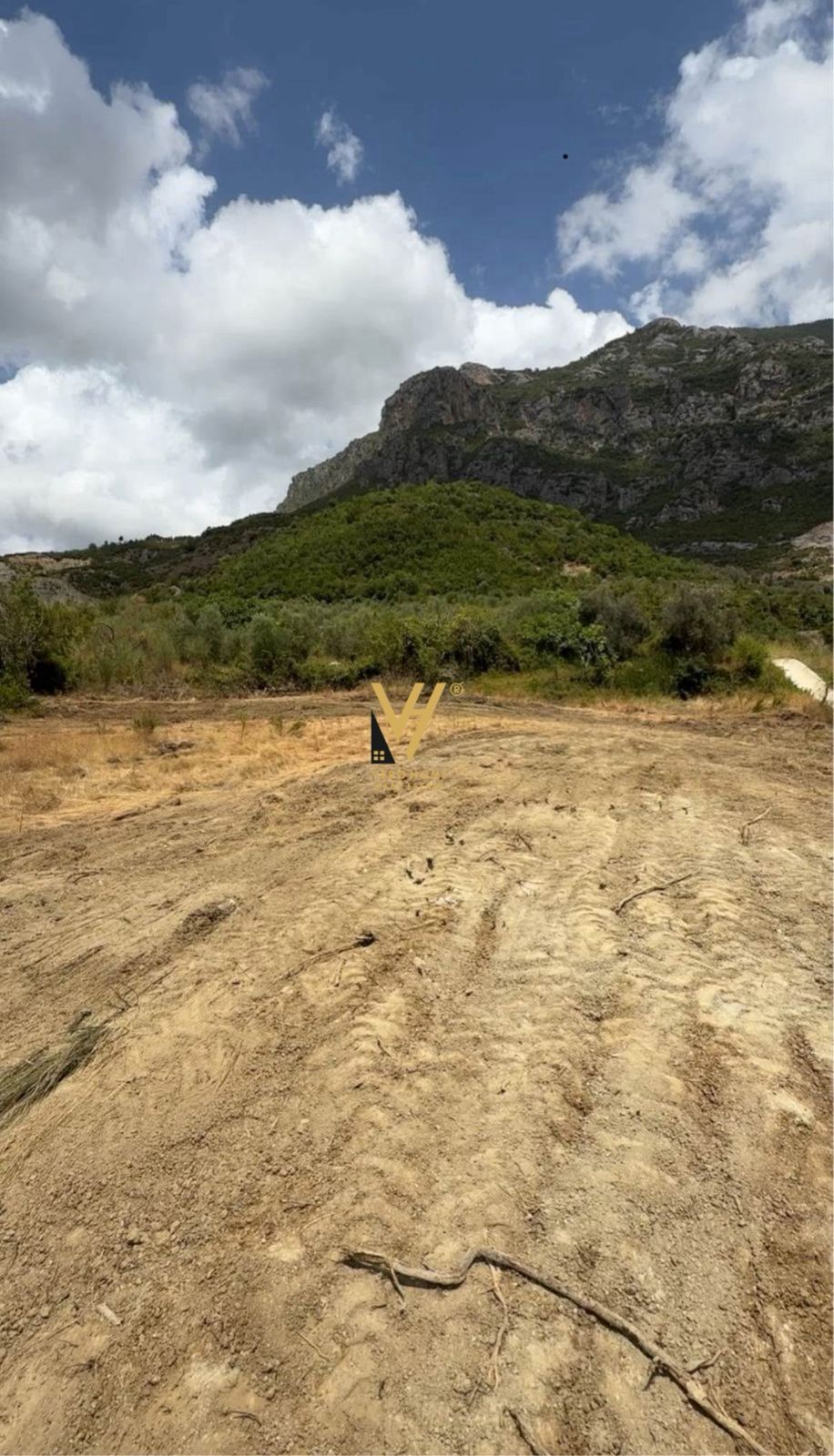 TOKE 2.000 M2 TE RRUGA ARBRIT, TUFINE 200.000 EURO