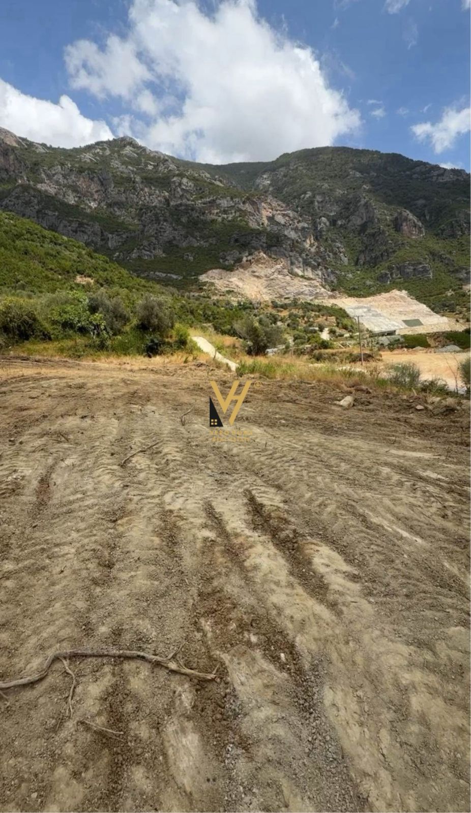 TOKE 2.000 M2 TE RRUGA ARBRIT, TUFINE 200.000 EURO