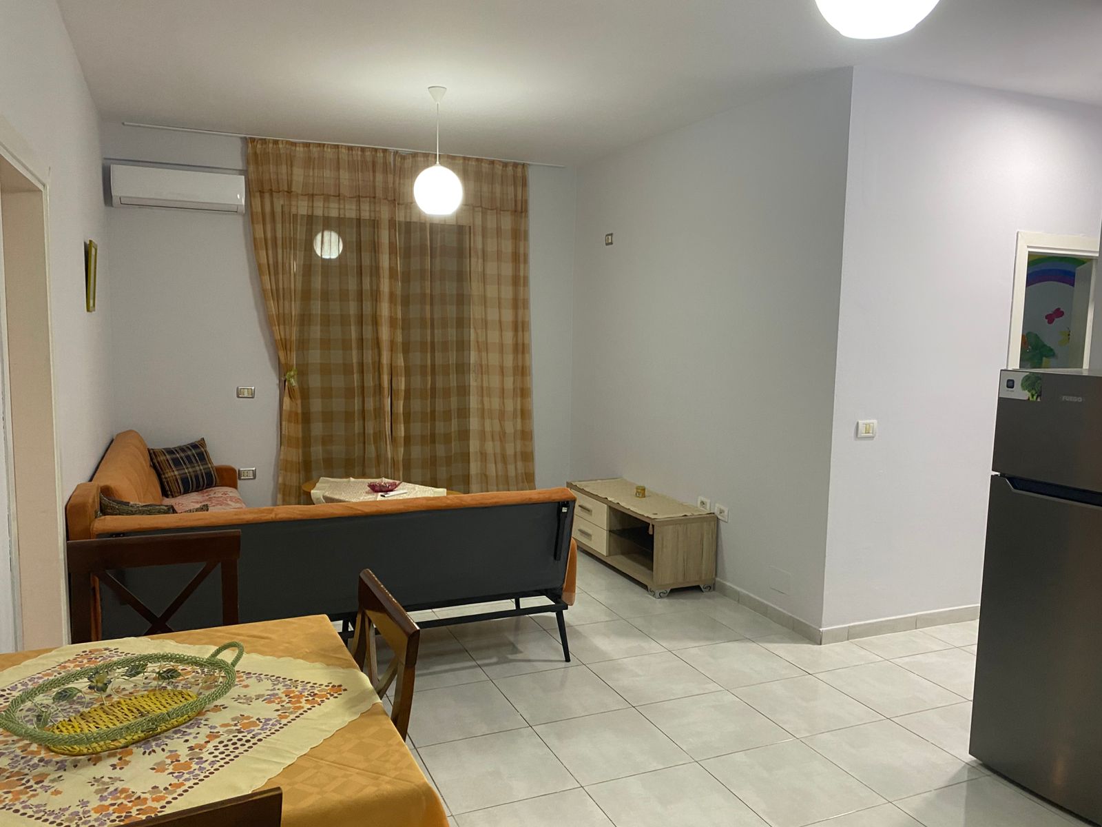 Jepet me qira Apartament 3+1+2 tek Fresku Tirane.
