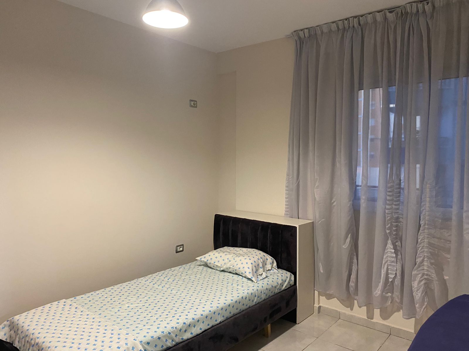 Jepet me qira Apartament 3+1+2 tek Fresku Tirane.