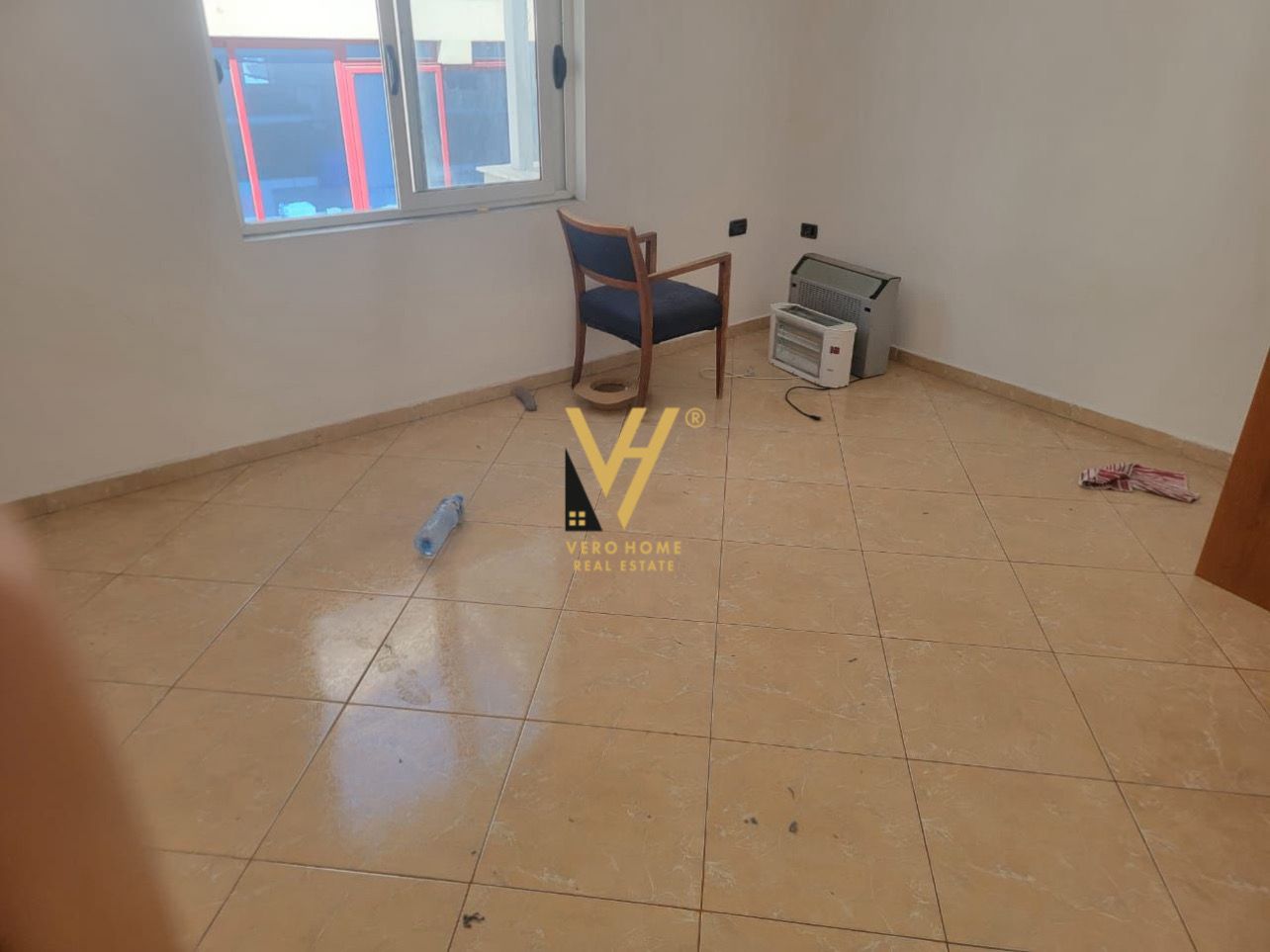 ZYRE 70 M2 ME QERA TE 5 MAJI 300 EURO