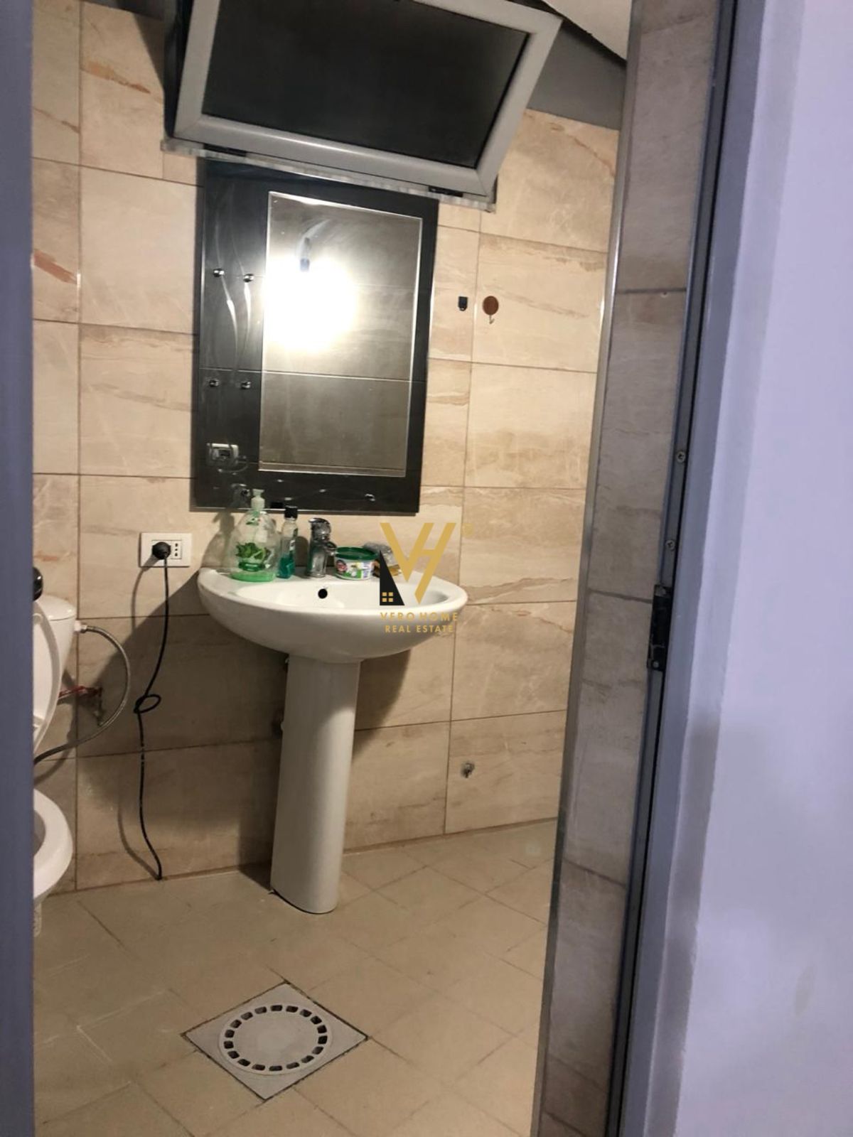 MAGAZINE 130 M2 TE RRUGA NAIM FRASHERI 50.000 LEKE