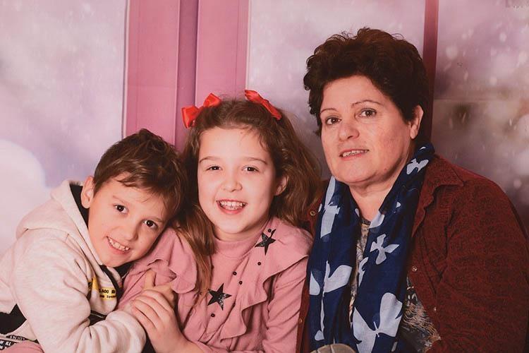 Kujdestare Femijësh,Dado,Babysitter.